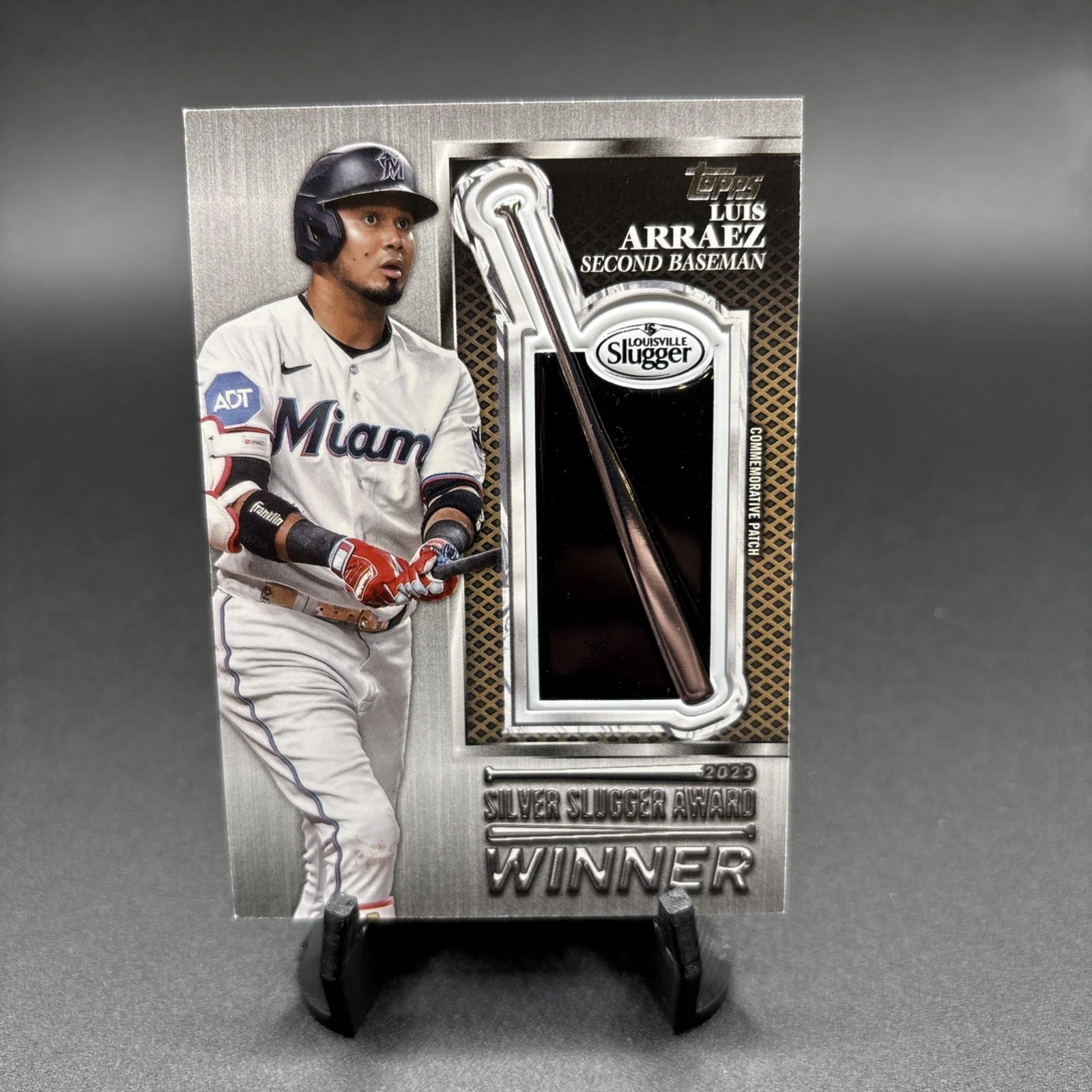 Luis Arraez - 2024 Topps Series 2  Silver Slugger Award Winner /75 NUMERADA 